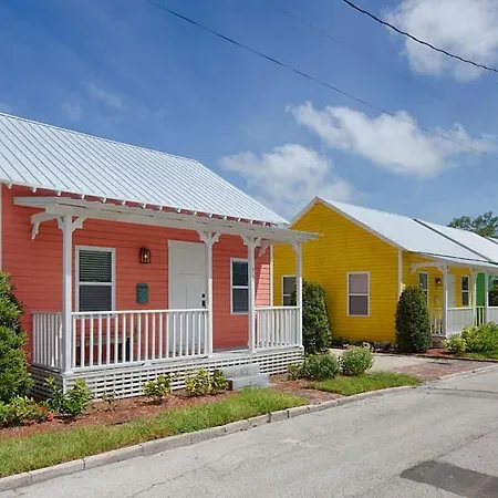 Quaint Cottage With Private Pool-Walk To Everything